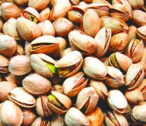 Pistachios are nuts that are good for men who sweat